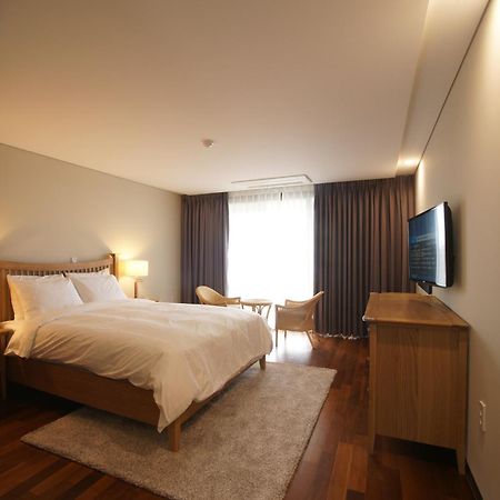 Illeinn Hotel Сеогвипо Екстериор снимка