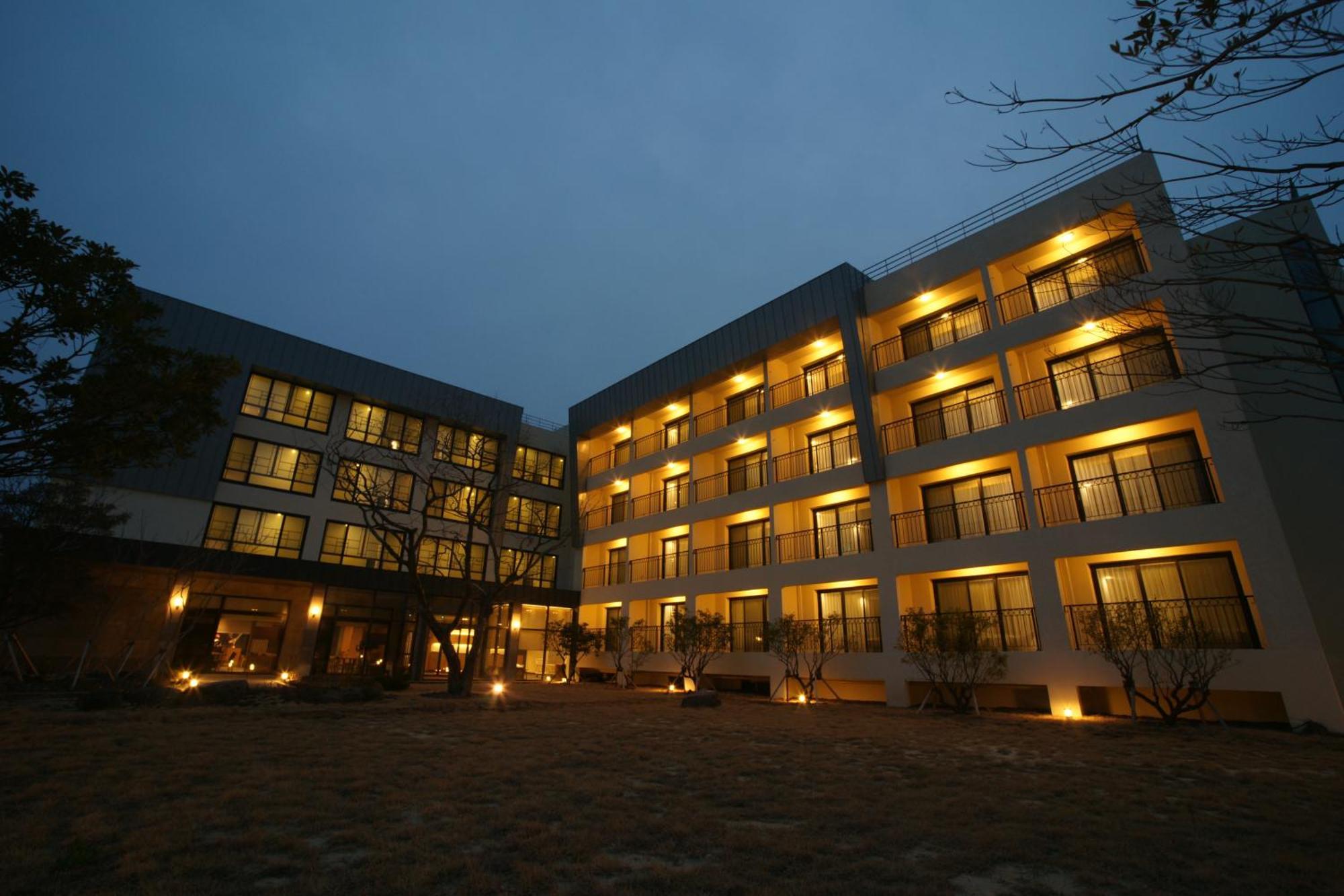 Illeinn Hotel Сеогвипо Екстериор снимка