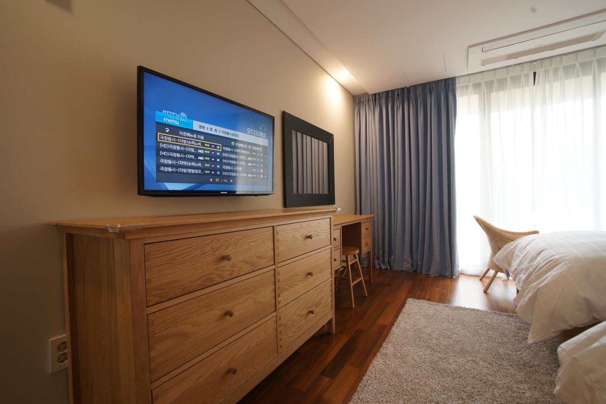 Illeinn Hotel Сеогвипо Екстериор снимка