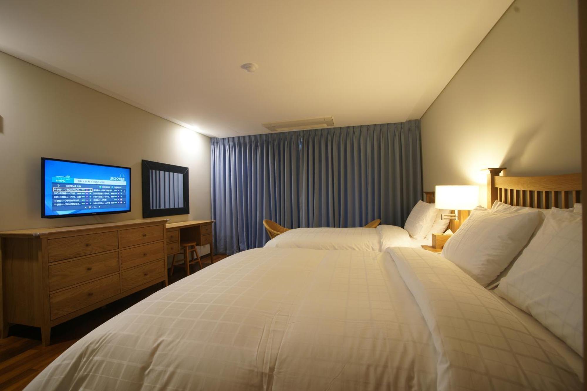 Illeinn Hotel Сеогвипо Екстериор снимка