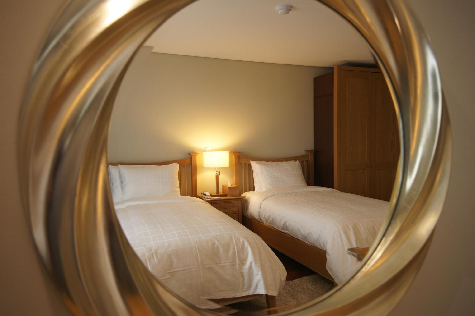 Illeinn Hotel Сеогвипо Екстериор снимка
