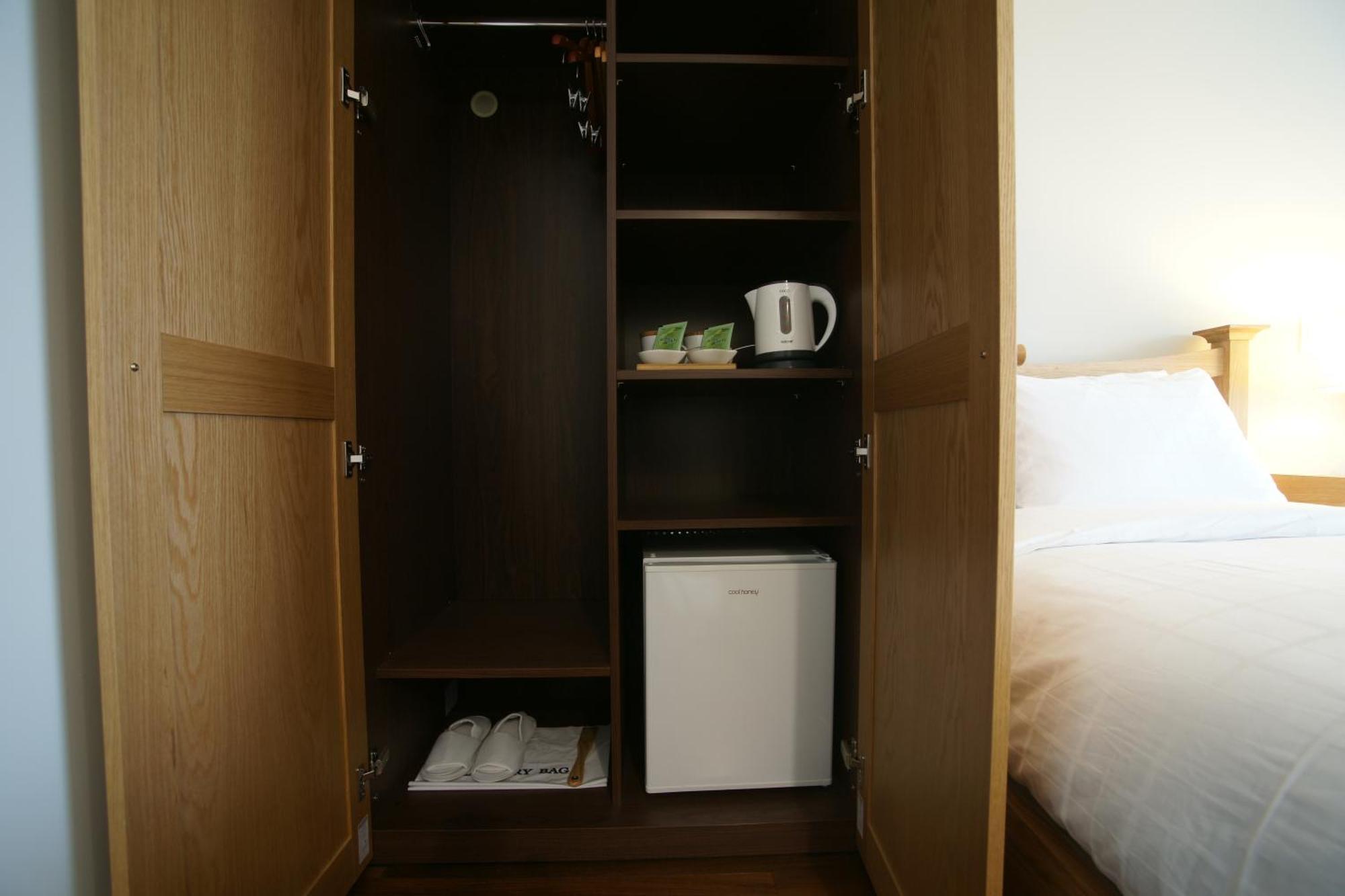 Illeinn Hotel Сеогвипо Екстериор снимка