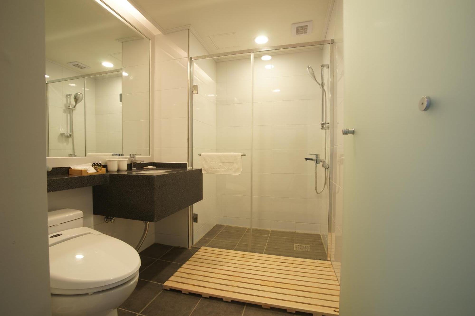 Illeinn Hotel Сеогвипо Екстериор снимка