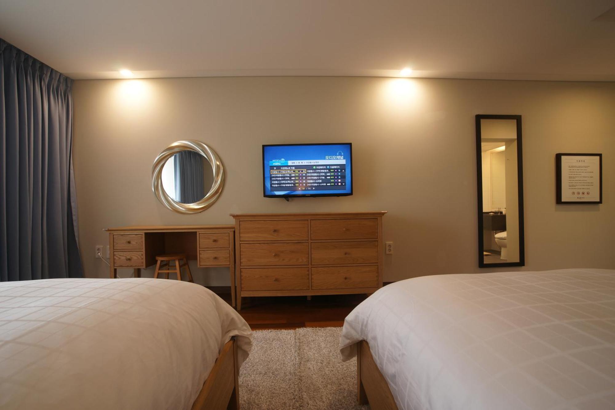 Illeinn Hotel Сеогвипо Екстериор снимка