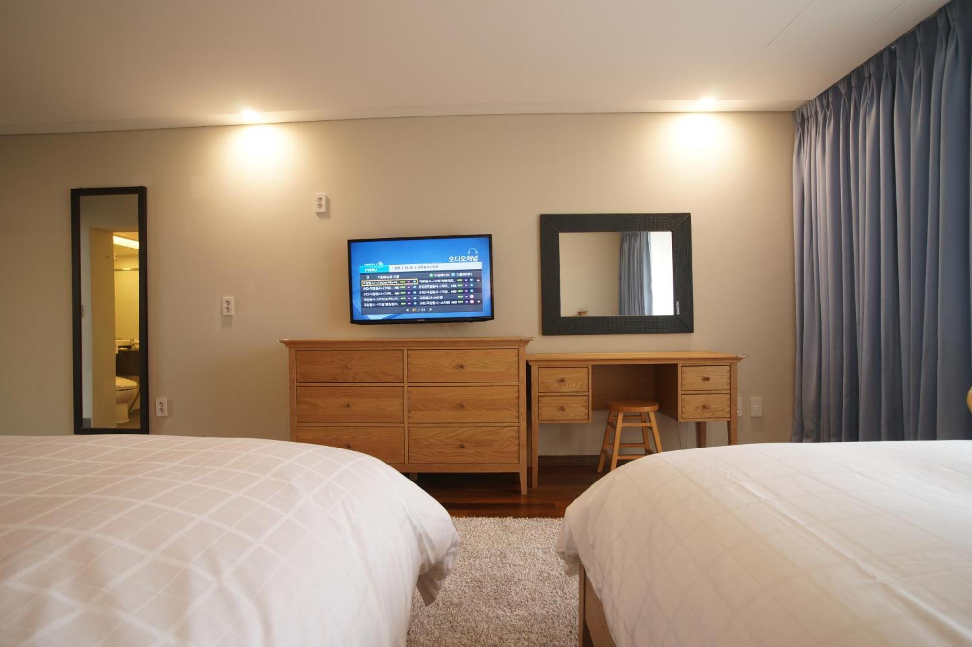 Illeinn Hotel Сеогвипо Екстериор снимка