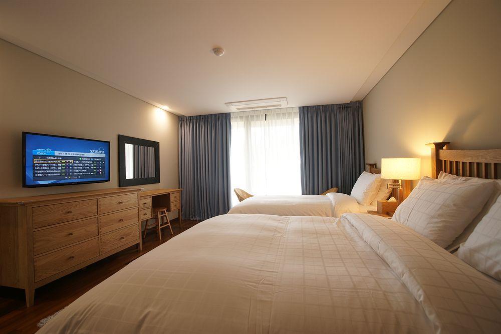 Illeinn Hotel Сеогвипо Екстериор снимка
