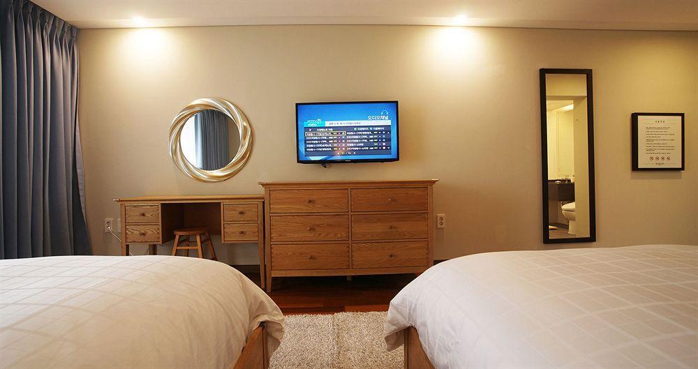 Illeinn Hotel Сеогвипо Екстериор снимка