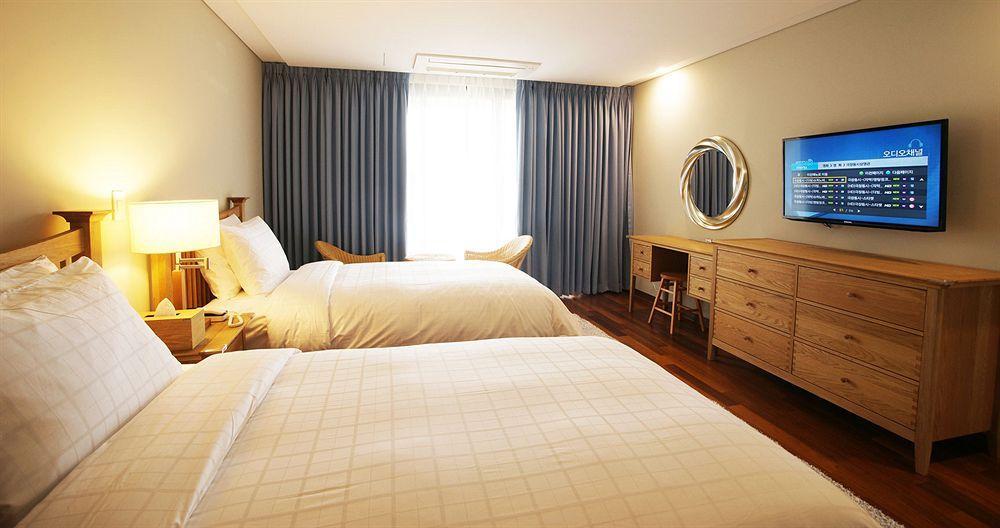 Illeinn Hotel Сеогвипо Екстериор снимка