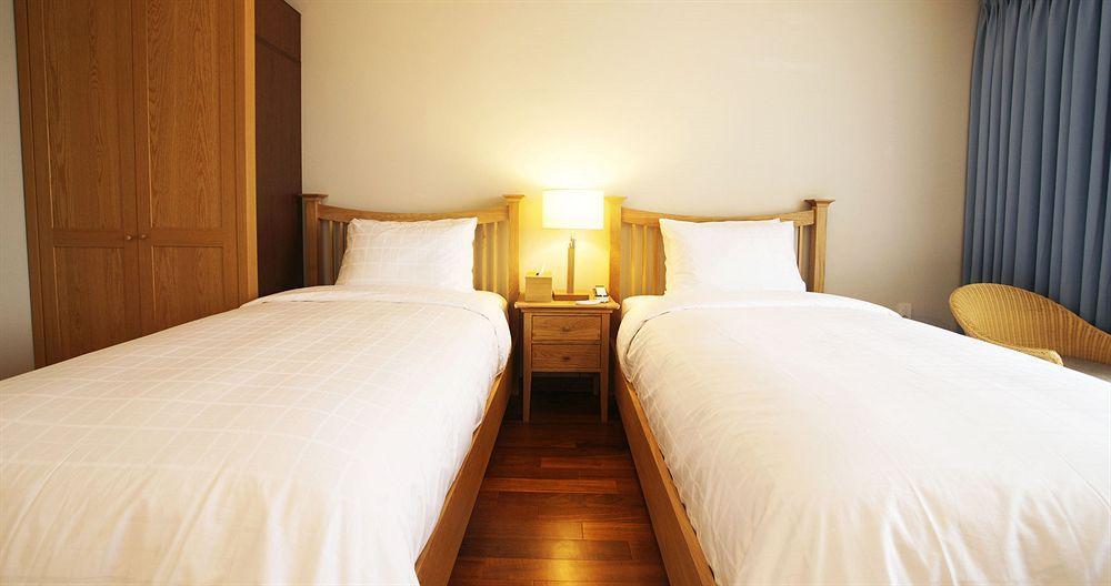 Illeinn Hotel Сеогвипо Екстериор снимка