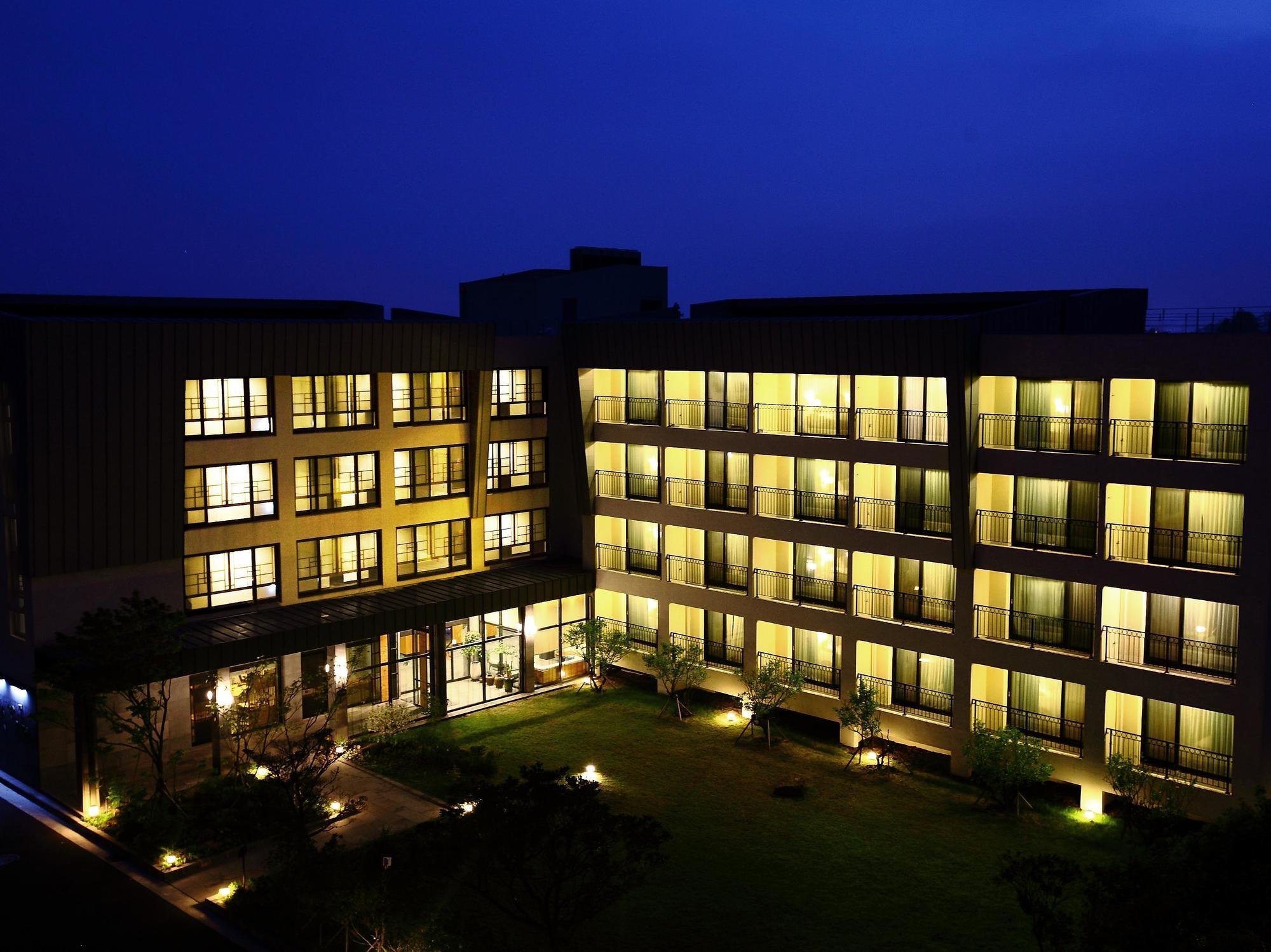 Illeinn Hotel Сеогвипо Екстериор снимка