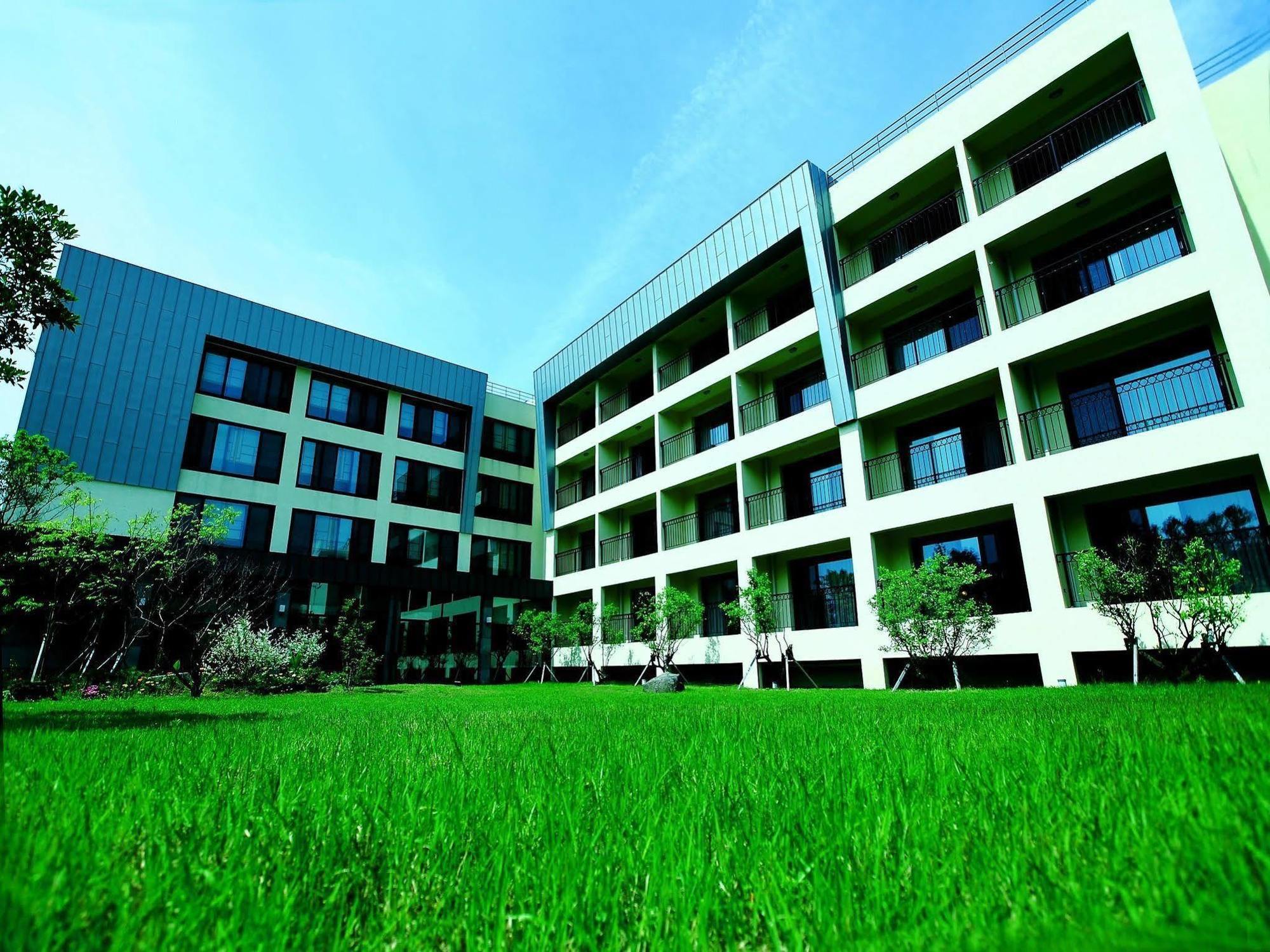 Illeinn Hotel Сеогвипо Екстериор снимка